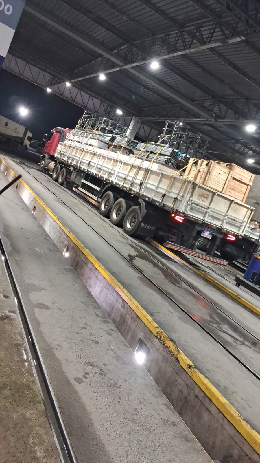 CF Engenharia — Transporte de tubos e perfis