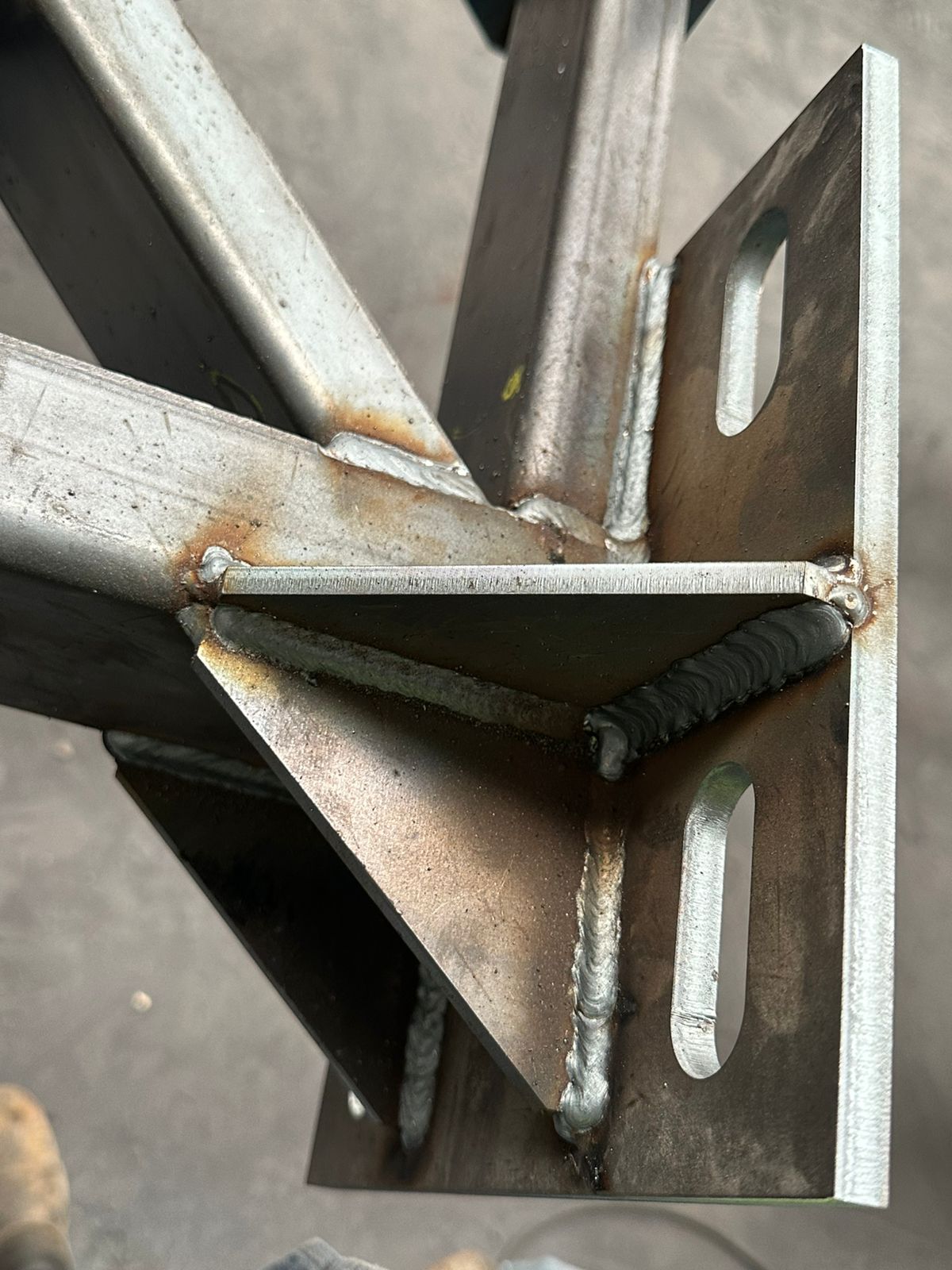 CF Engenharia — Ligações parafusadas